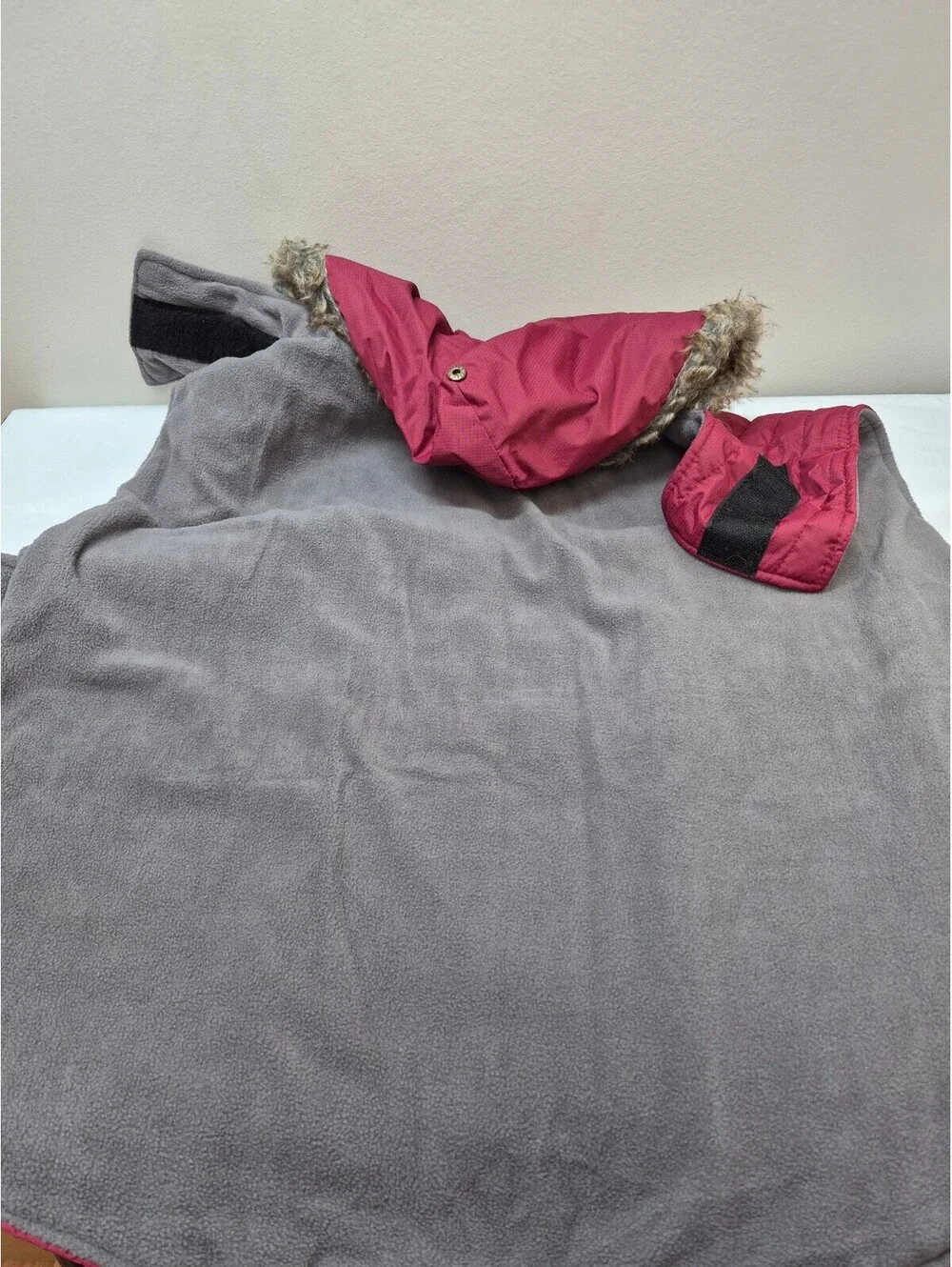 Eddie Bauer Quilted Dog Coat with Faux Fur Hood in Burgundy, Size XL B308